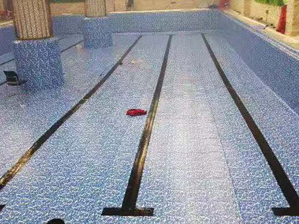 游泳池